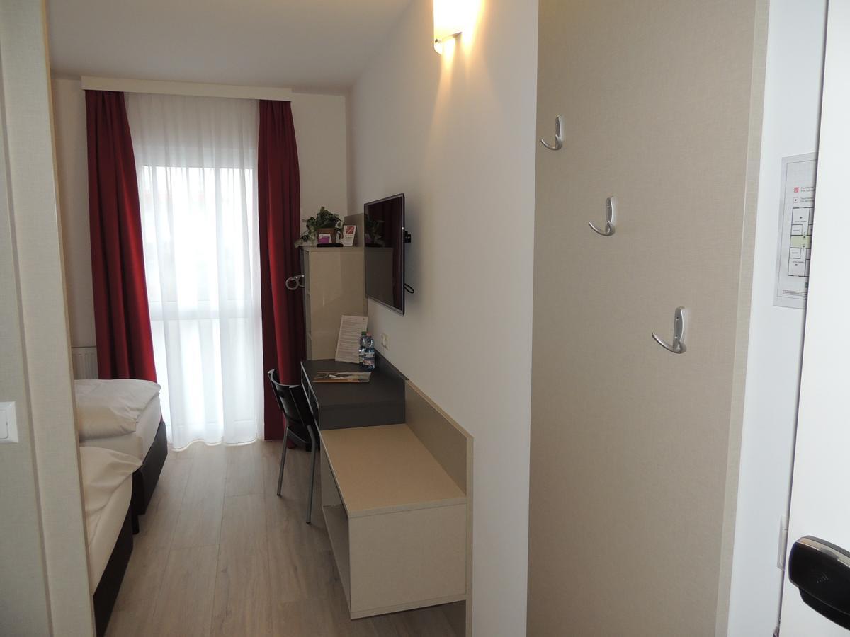 AVIA Motel Bisamberg Korneuburg Bagian luar foto